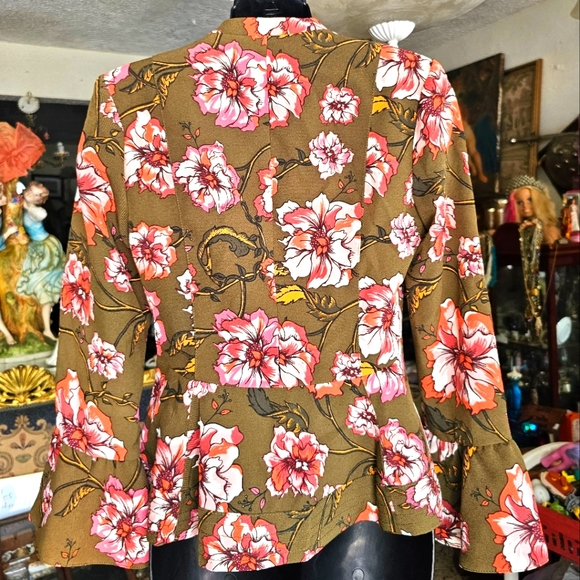 Blazer - Picture 2 of 4